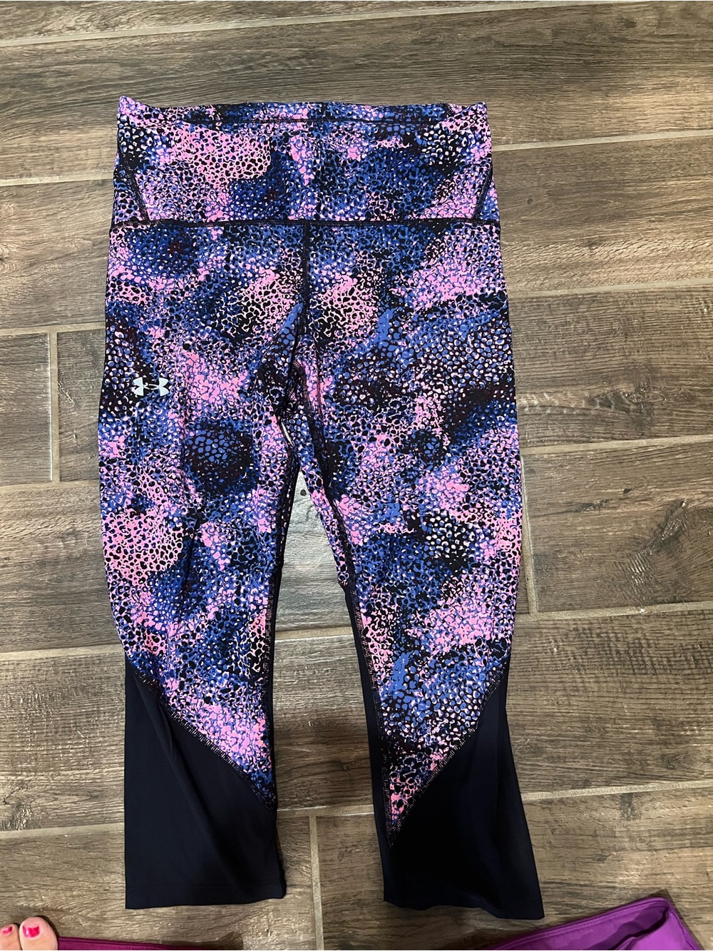 Women’s size L Active Capri leggings- Purple & Pink Assorted - Picture 6 of 7
